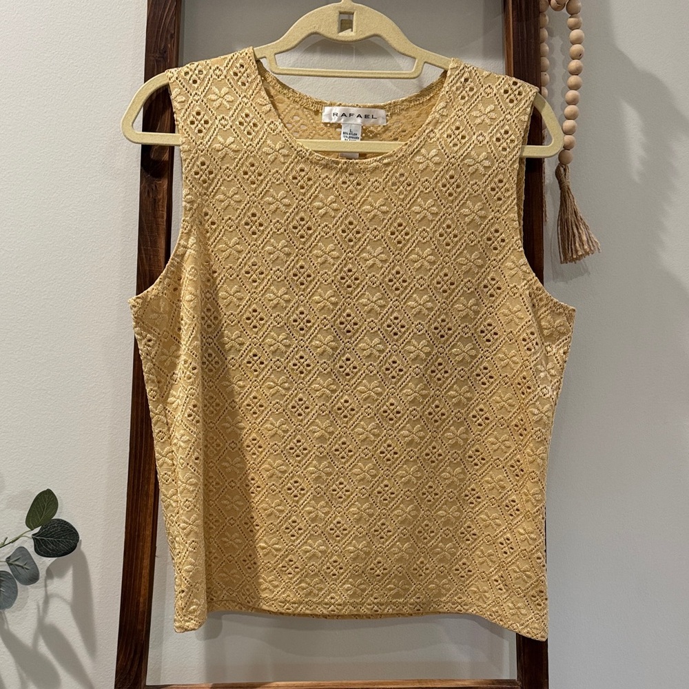 EUC RAFAEL eyelet sleeveless blouse 🌼